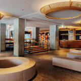 【OMO7横浜】歴史ある市庁舎がホテルに。村野藤吾氏のレガシーを受け継ぐ、新旧が融合した宿泊施設。