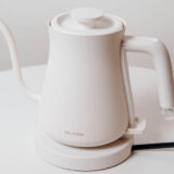 【BALMUDA The Pot】注ぎ心地を極めた、電気ケトルのニュースタンダード。